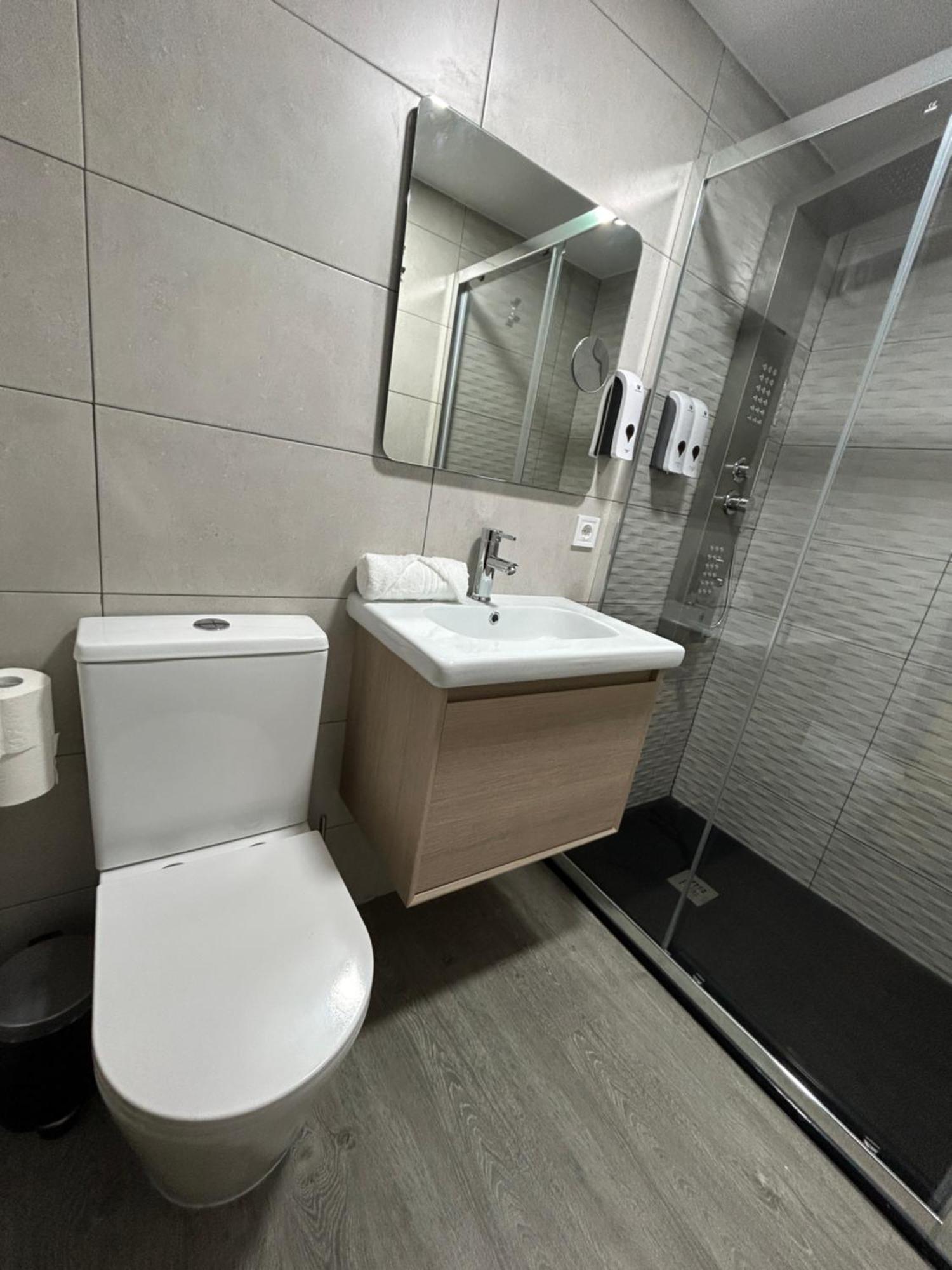 Habitacion Con Jacuzzi Y Bano Privado Madrid Exteriér fotografie